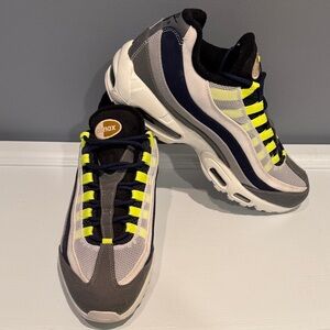 Nike Men's Sneakers in Gray and Neon Yellow